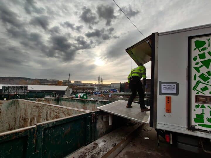 Tømming av avfall på Franzefoss Medarbeiderne